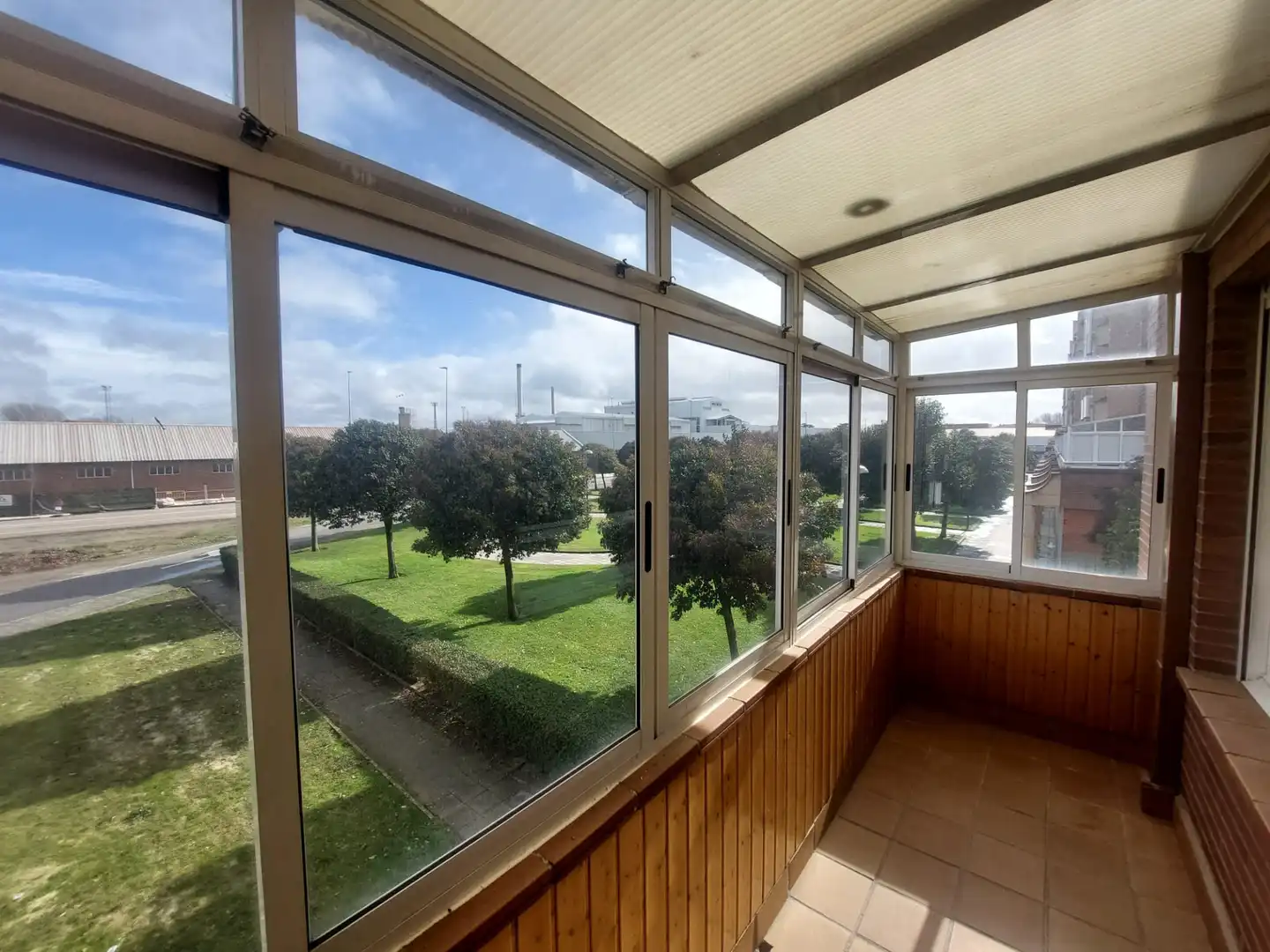 Vista exterior de Piso en venta en León Capital  con Terraza