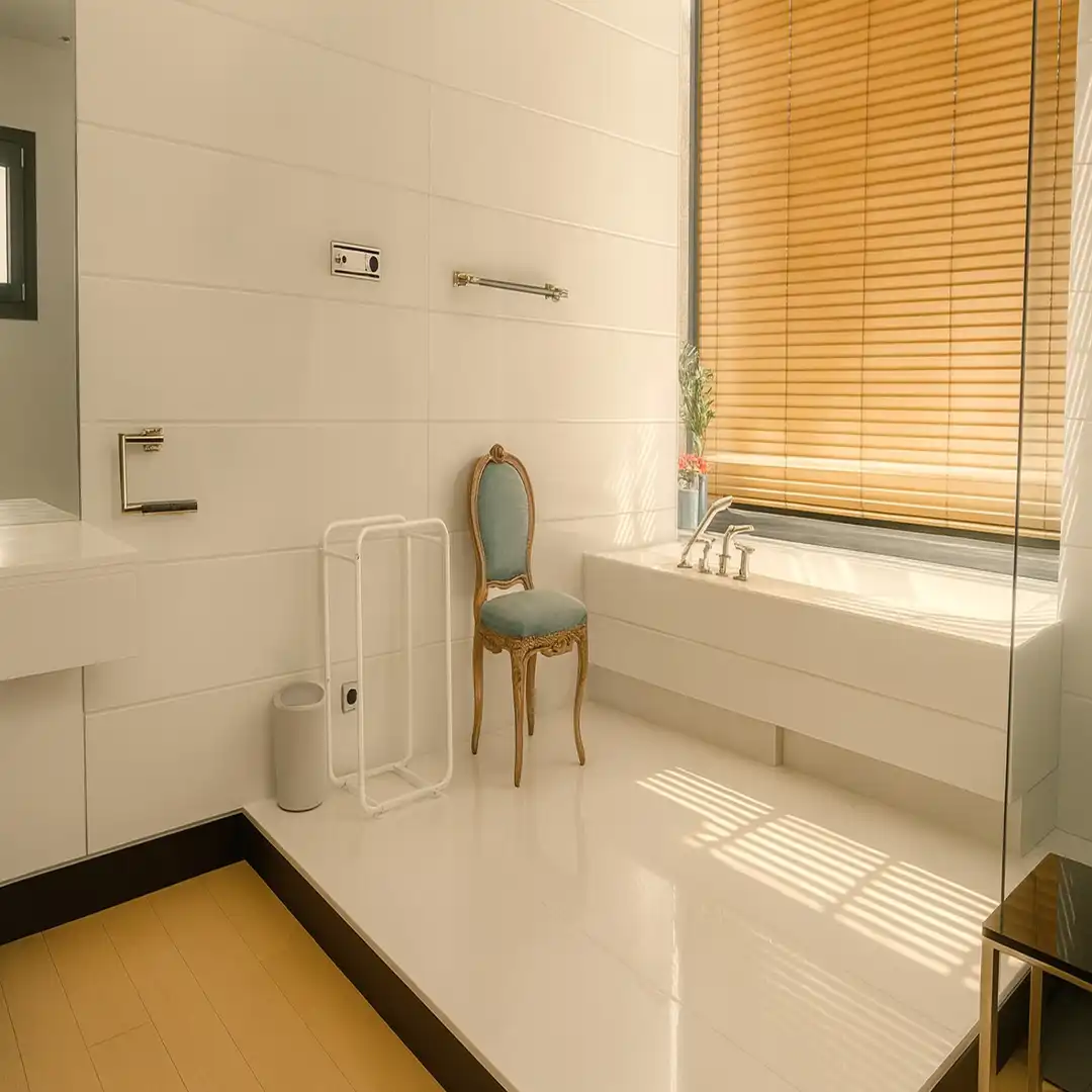 Bany de Casa o xalet en venda en Marbella amb Aire condicionat, Jardí privat i Parquet