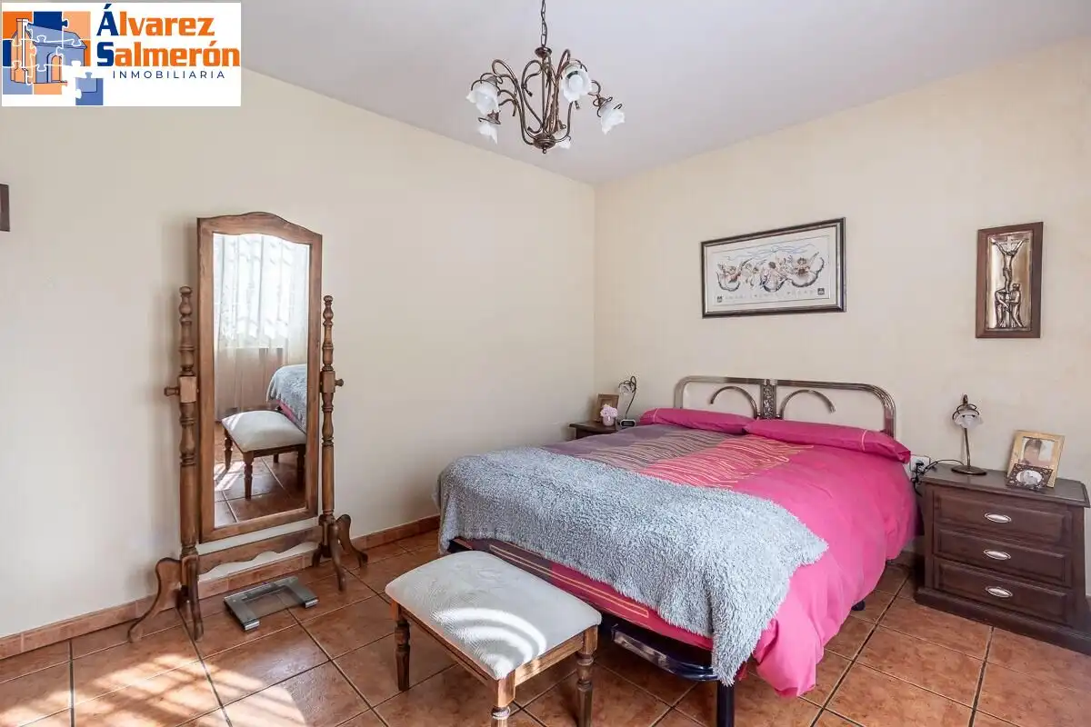 Detached house with pool for sale in Calle del Arache, imagen 17