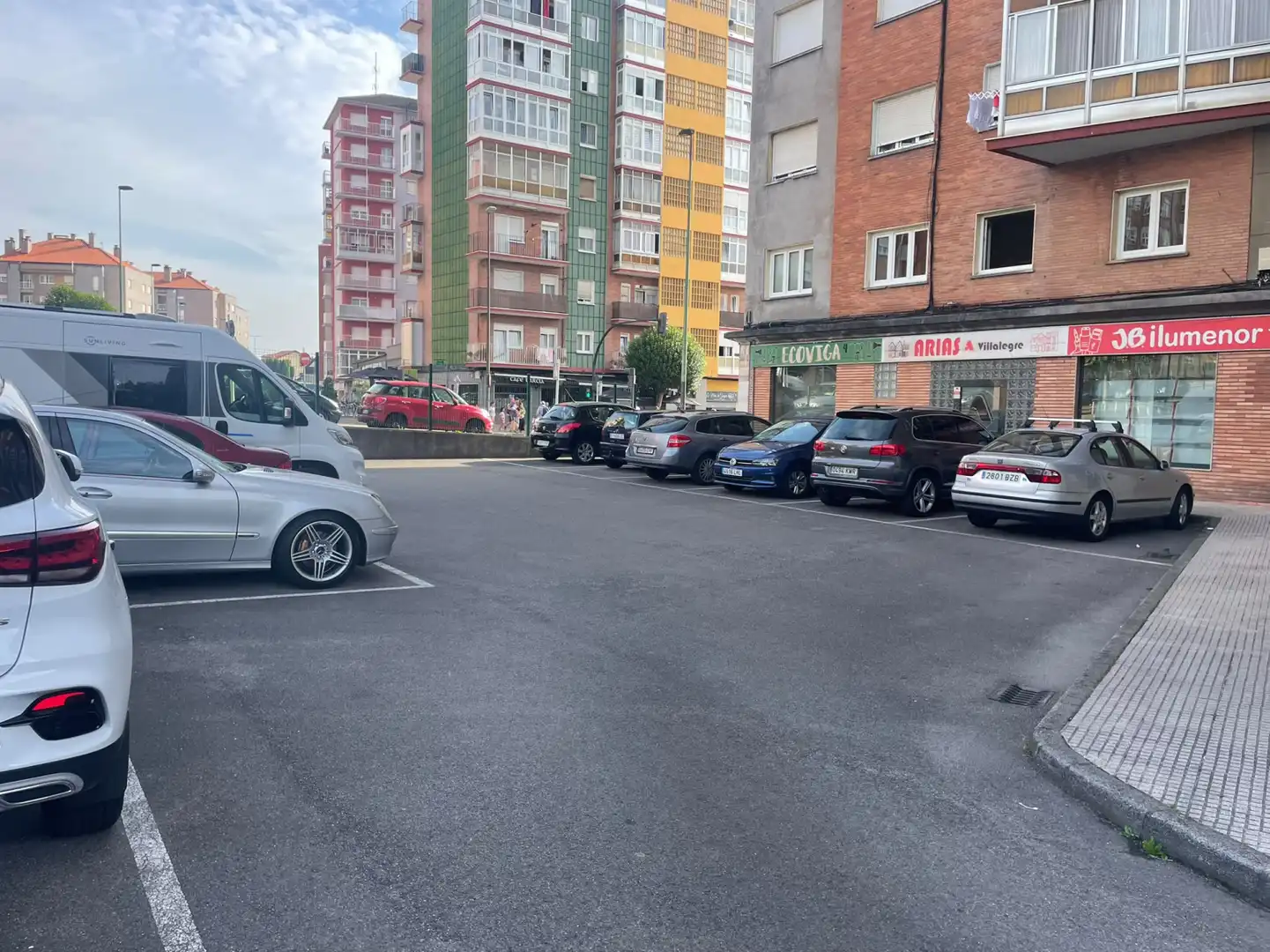 Parking de Piso en venta en Avilés con Calefacción y Balcón