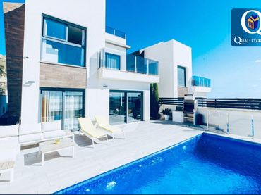 Villa in vendita a Golf Bahía