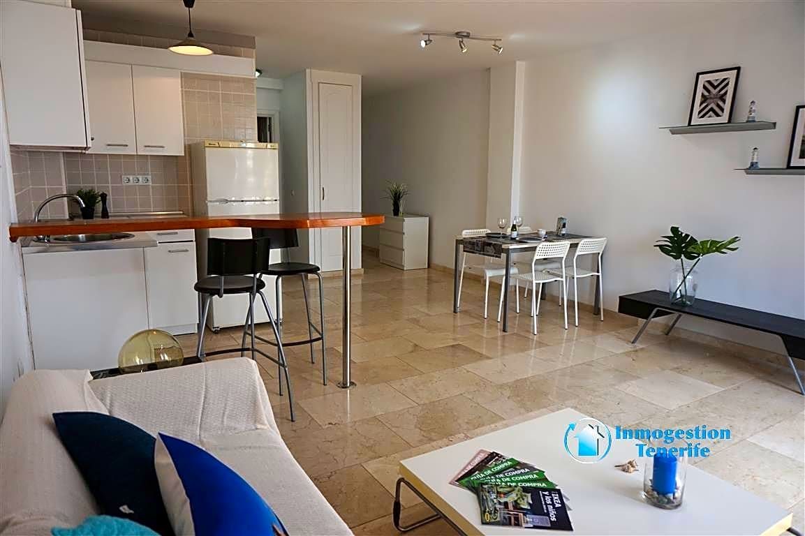 Sala d'estar de Apartament en venda en Arona amb Moblat, Balcó i Piscina comunitària