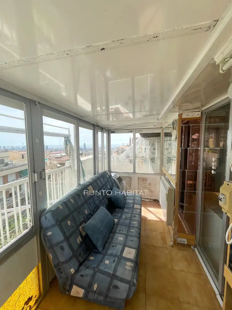Schlafzimmer von Dachboden zum Verkauf in Barcelona mit Terrasse