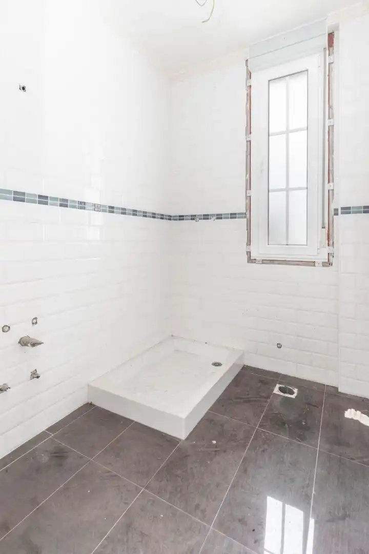 Bany de Casa o xalet en venda en Oviedo  amb Jardí privat, Terrassa i Balcó