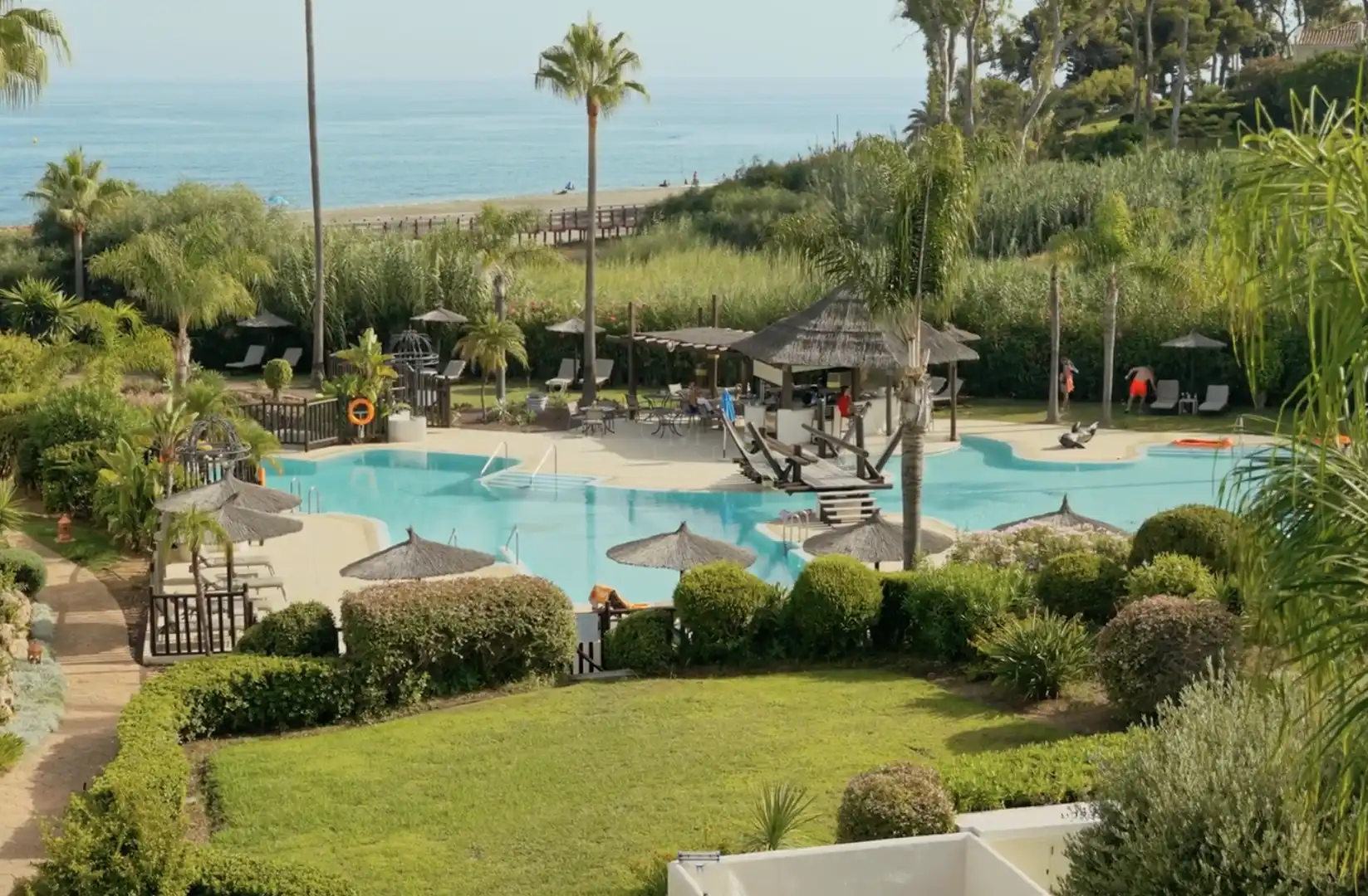 Vista exterior de Apartamento en venta en Estepona con Aire acondicionado, Terraza y Piscina