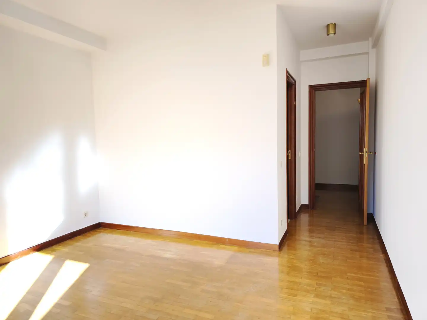 Dormitori de Casa o xalet en venda en  Logroño amb Calefacció, Parquet i Terrassa