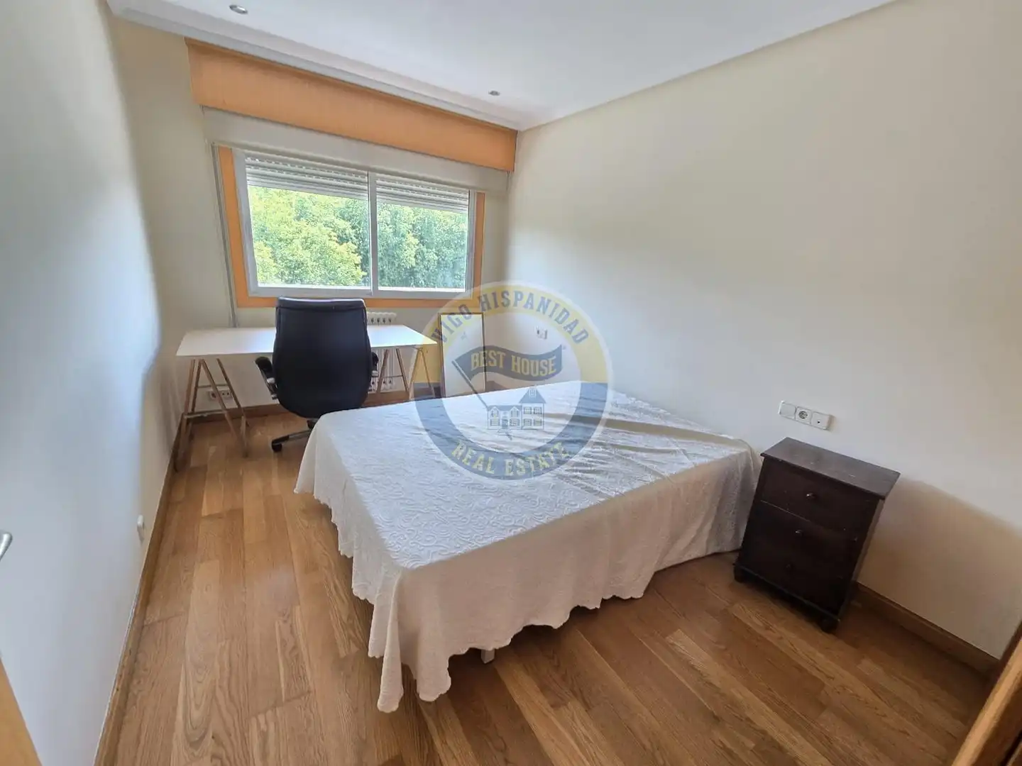 Schlafzimmer von Wohnung zur Miete in Vigo  mit Heizung, Parkett und Möbliert
