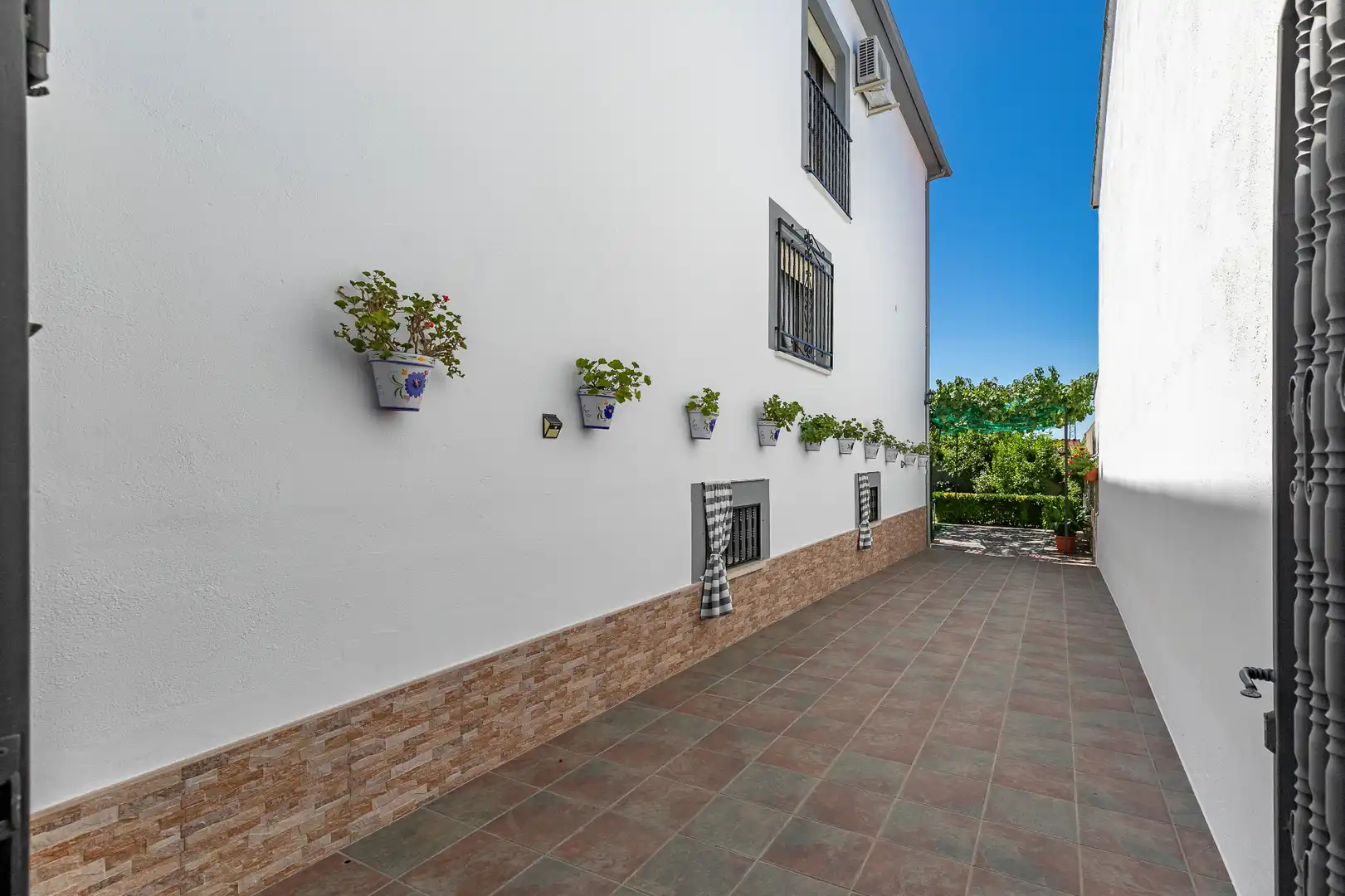 Terrassa de Casa adosada en venda en Alagón del Río amb Aire condicionat, Calefacció i Jardí privat