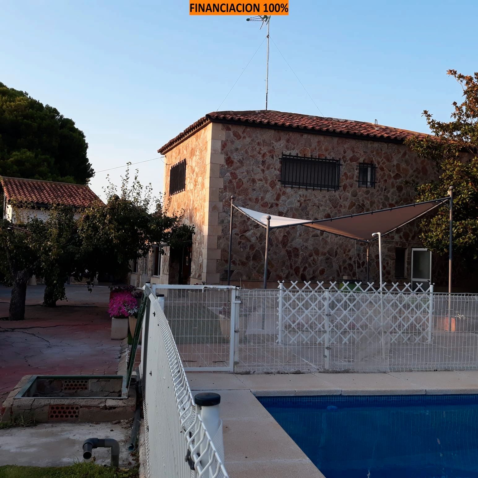 Vista exterior de Casa o xalet en venda en Cuarte de Huerva amb Terrassa, Traster i Piscina