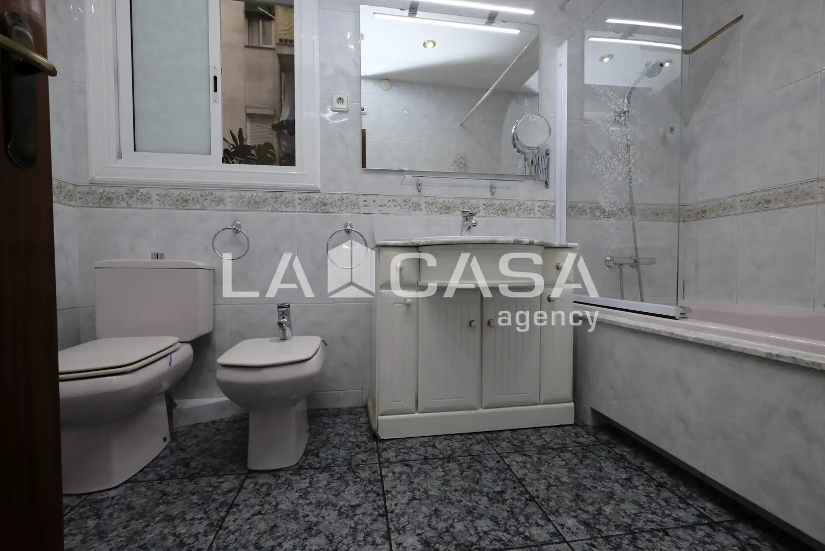Bathroom of Flat for sale in Barcelona  with Heating and Terrace