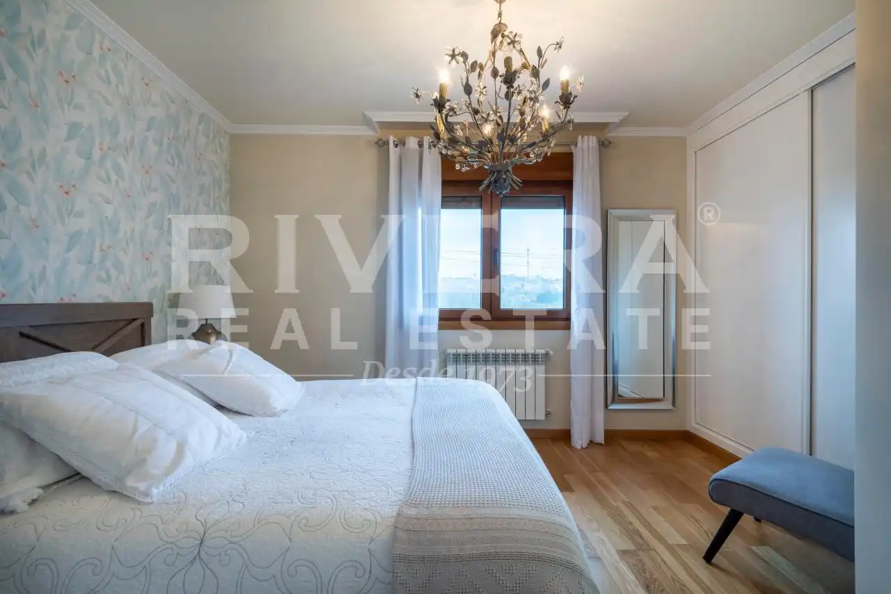 Habitación de Casa o chalet en venta en Sanxenxo con Calefacción, Jardín privado y Parquet