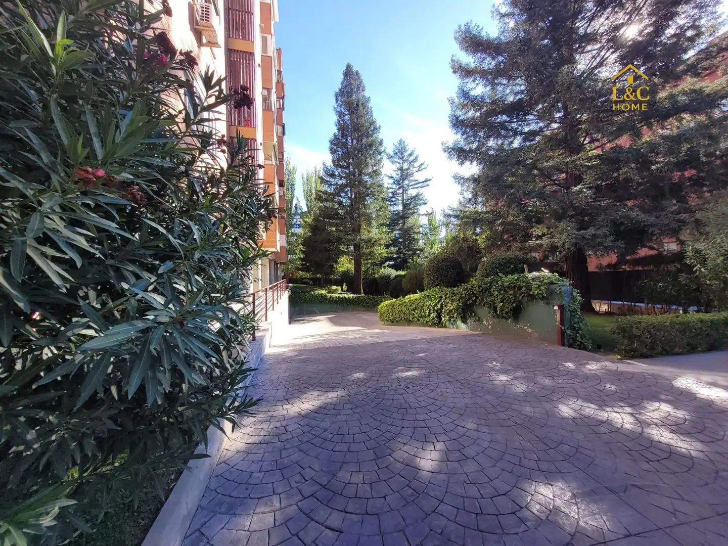 Parking de Piso en venta en Madrid con Calefacción, Terraza y Amueblado