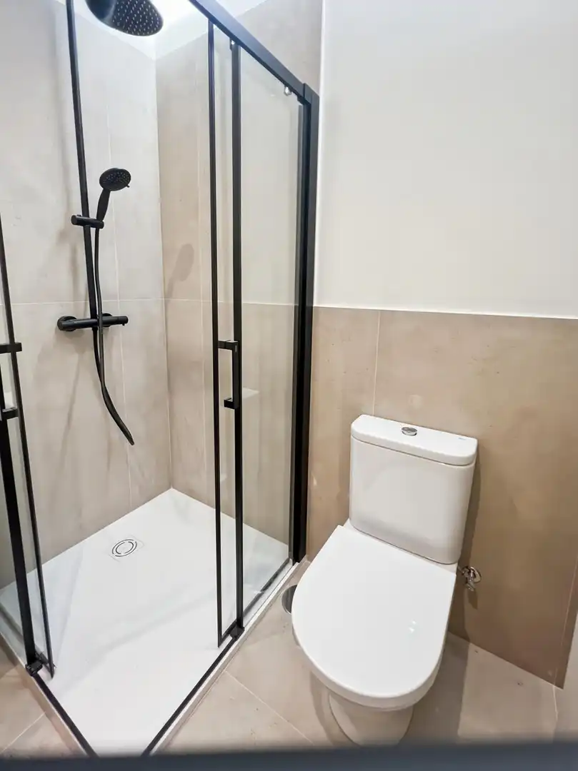 Badezimmer von Wohnungen zum Verkauf in Madrid mit Heizung