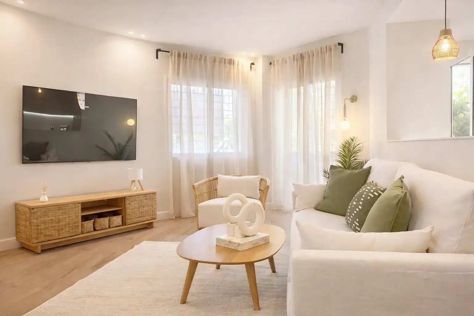 Sala de estar de Planta baja en venta en Estepona con Aire acondicionado, Terraza y Piscina