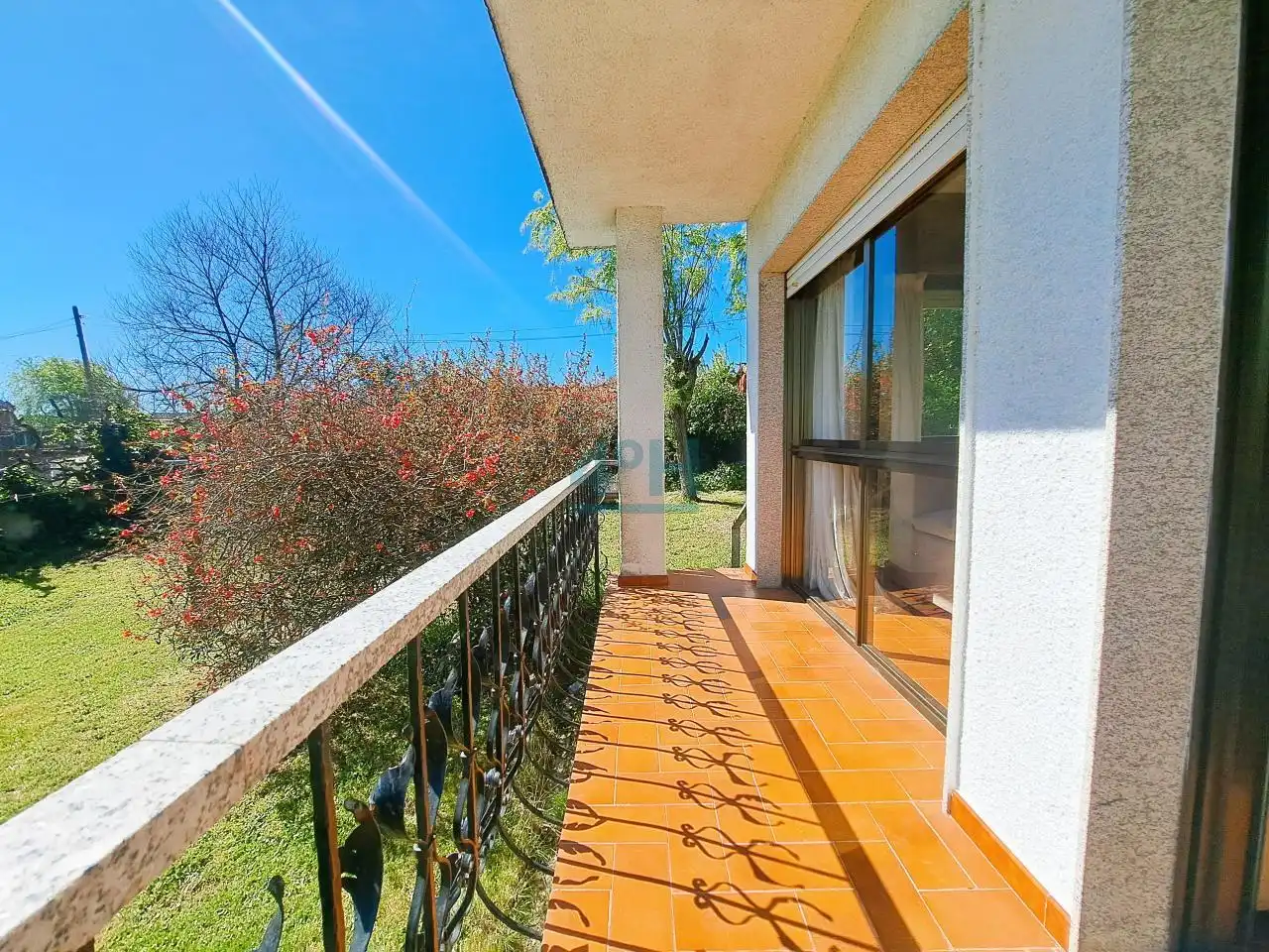 Terrassa de Casa o xalet en venda en San Cibrao das Viñas amb Calefacció, Jardí privat i Terrassa