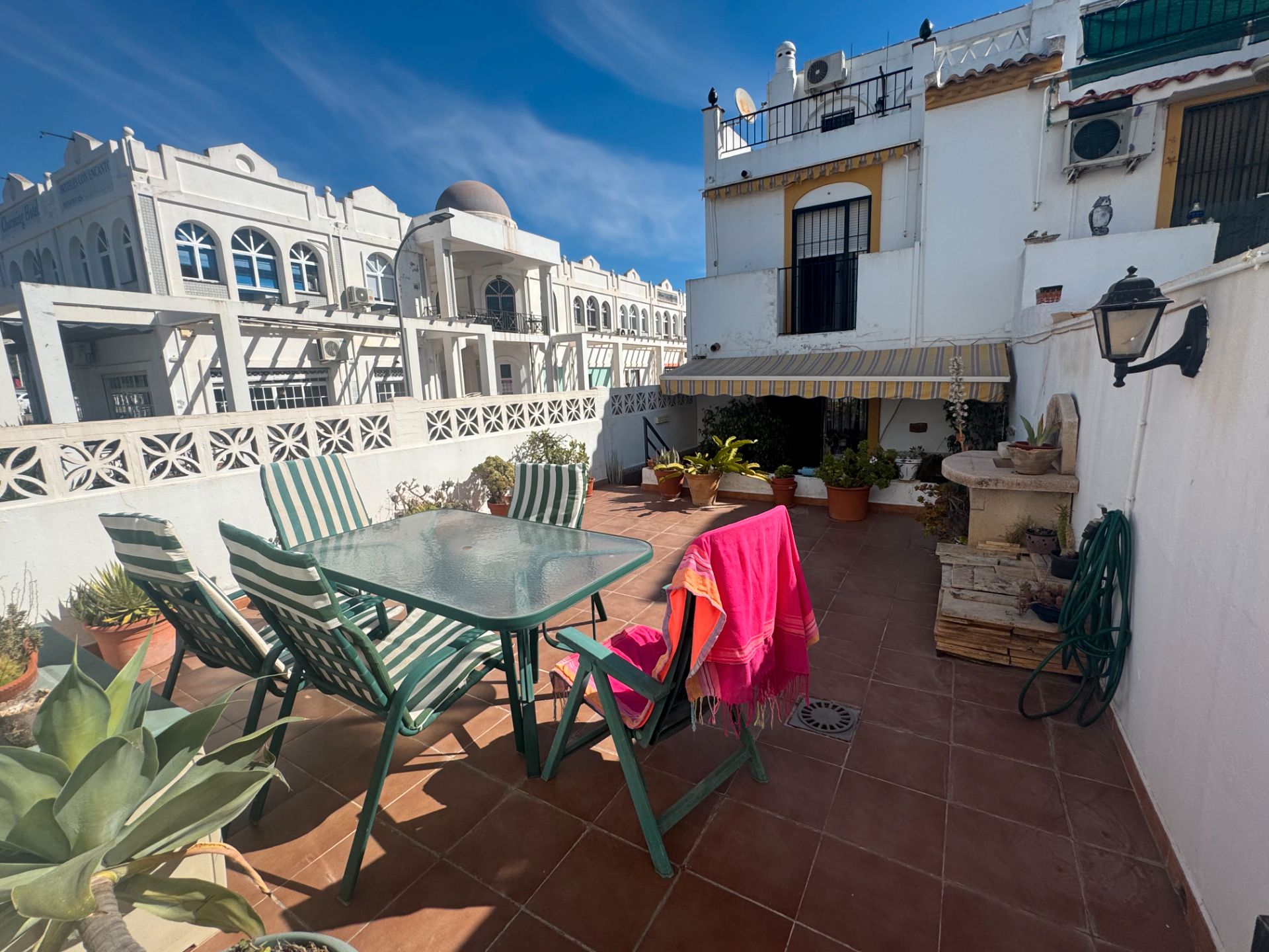 Terrassa de Casa adosada en venda en Torremolinos amb Aire condicionat, Moblat i Forn