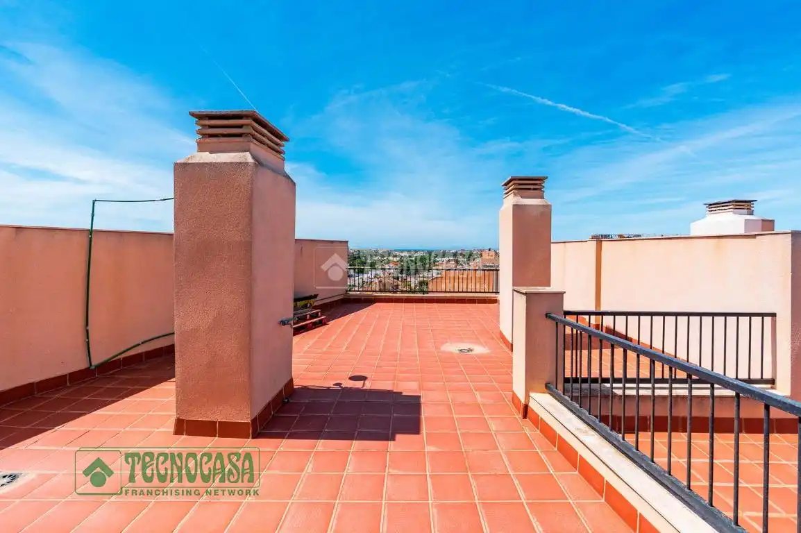 Terraza de Piso en venta en Roquetas de Mar con Aire acondicionado, Terraza y Amueblado