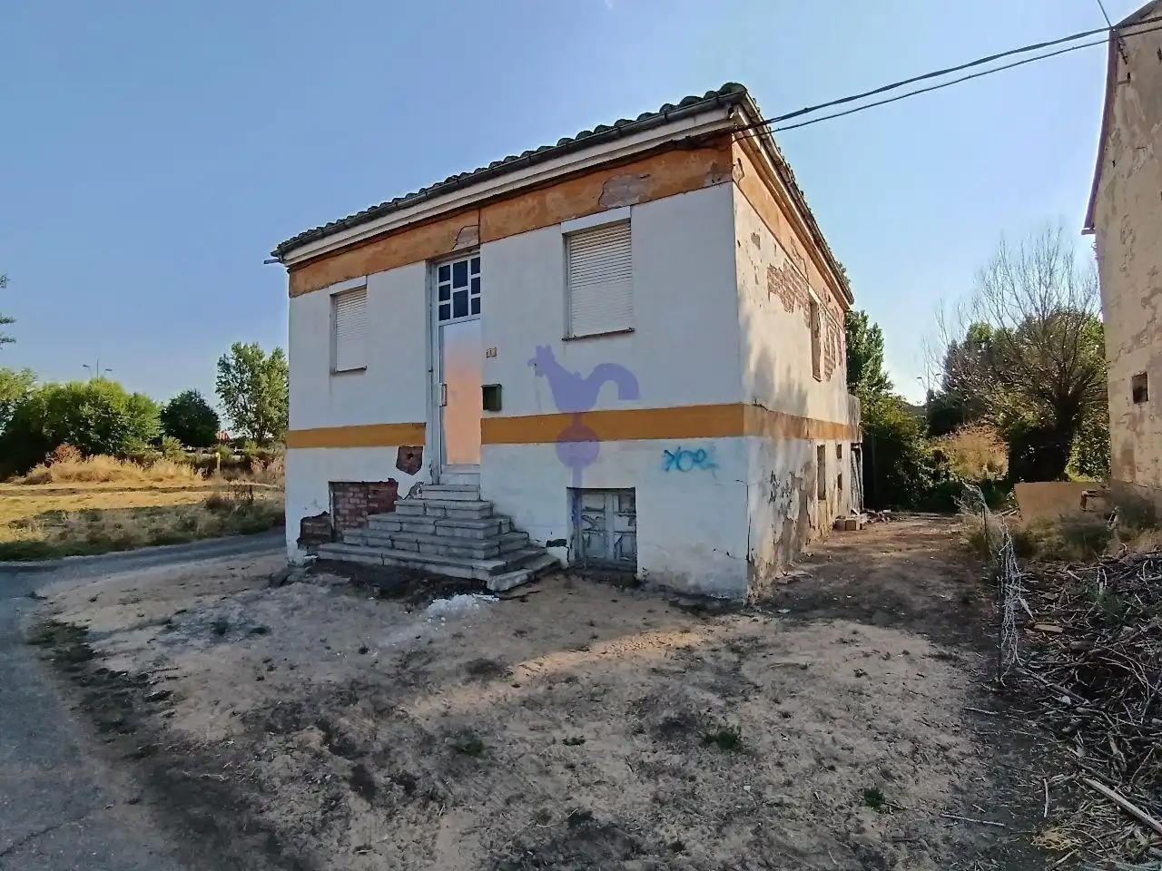 Casa con jardín en venta en Trobajo del Camino, imagen 2