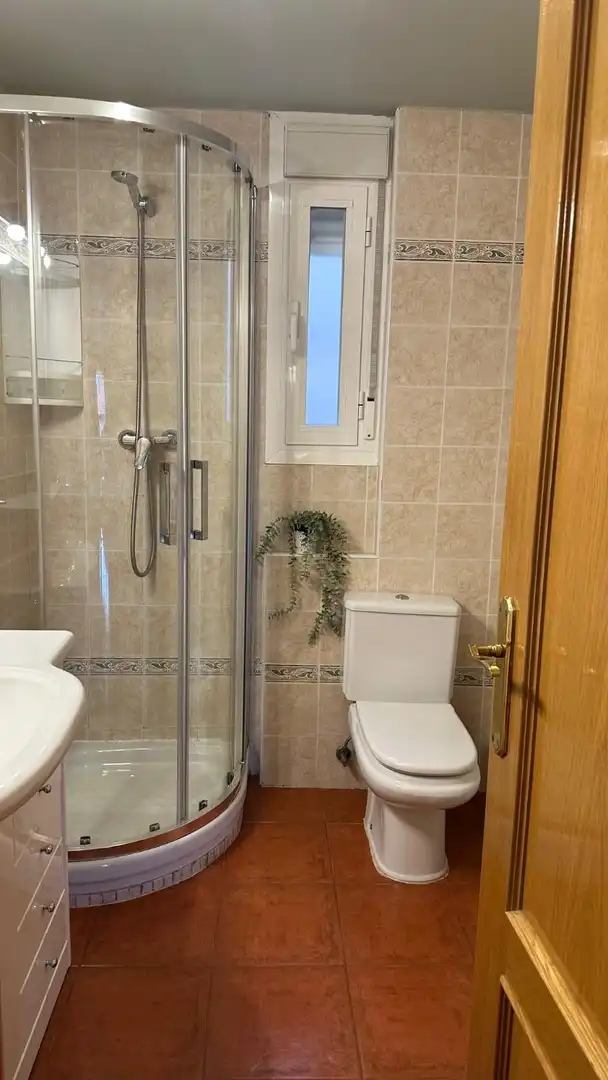 Baño de Piso de alquiler en Miraflores de la Sierra con Calefacción y Amueblado