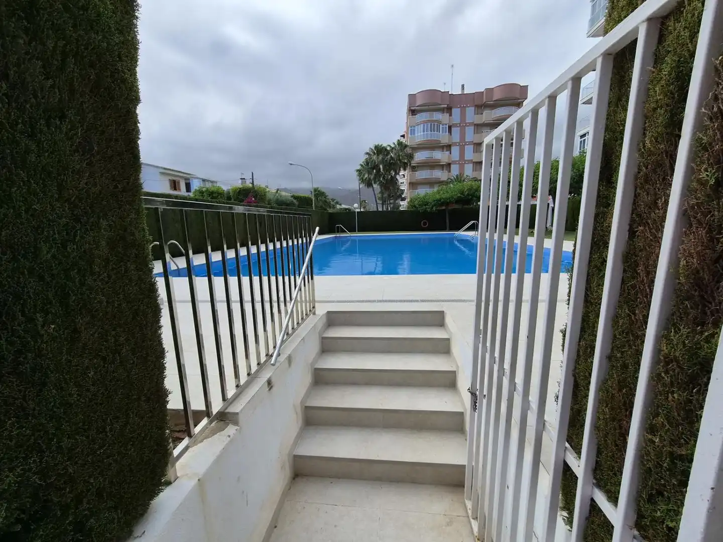 Piscina de Apartamento de alquiler en Benicasim / Benicàssim con Terraza y Amueblado