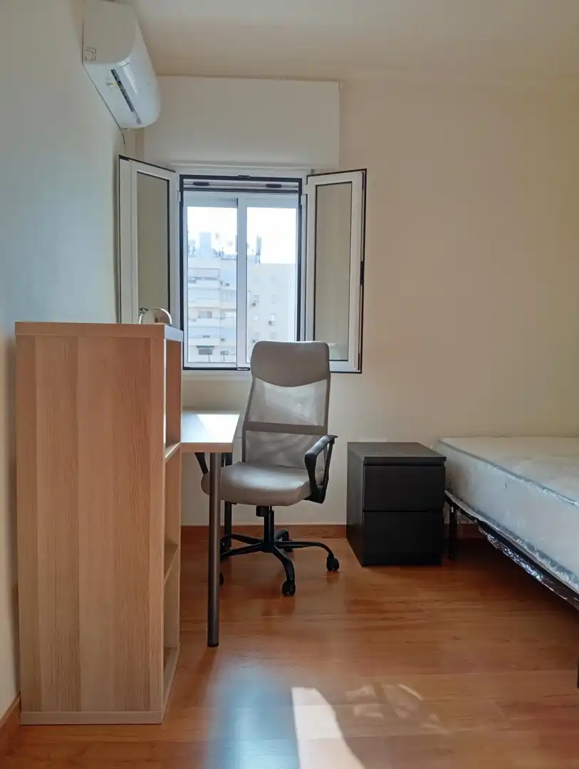 Wohnung zur Miete in Sevilla mit Klimaanlage, Terrasse und Möbliert