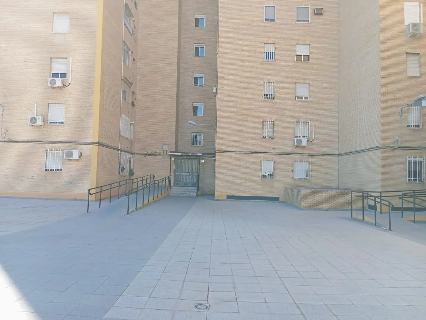 Exterior view of Flat for sale in Sevilla  with Air Conditioner, Private garden and Furnished
