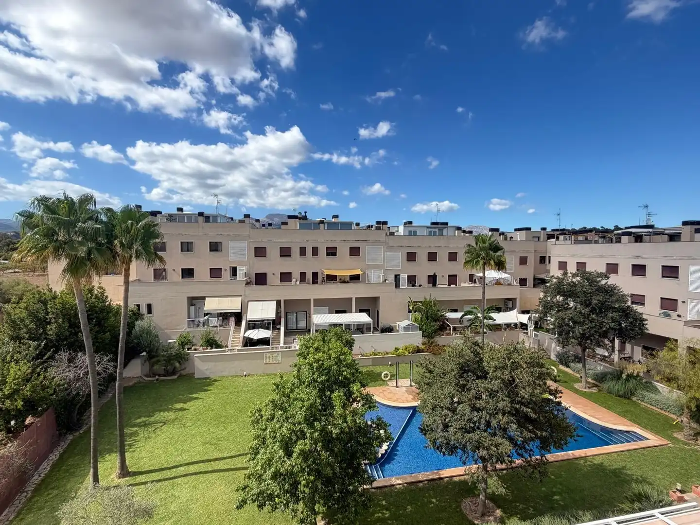 Außenansicht von Dachboden zum Verkauf in Inca mit Privatgarten, Terrasse und Balkon