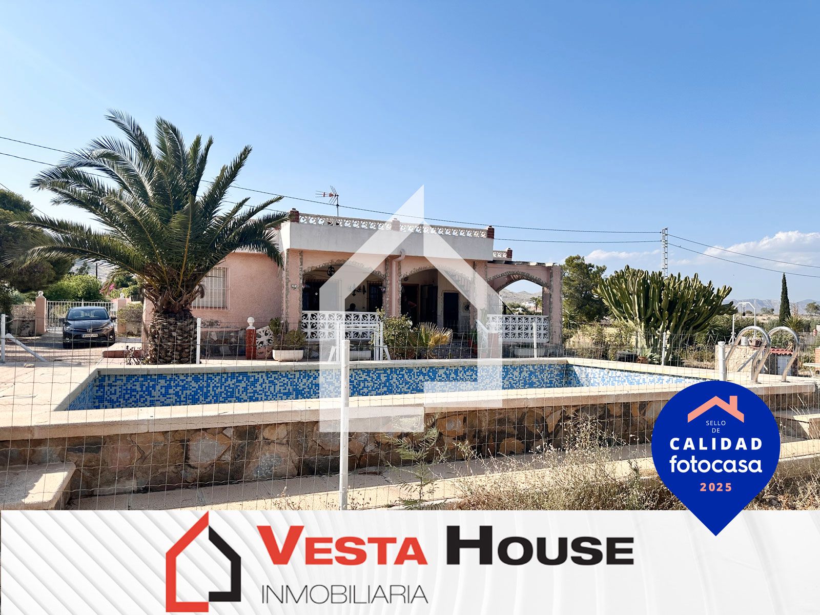 Vista exterior de Casa o xalet en venda en San Vicente del Raspeig / Sant Vicent del Raspeig amb Jardí privat i Terrassa