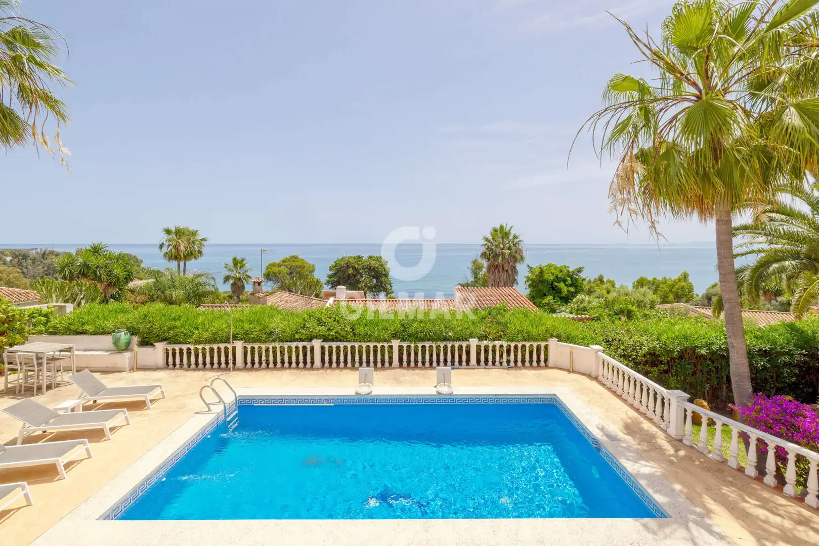 Vista exterior de Casa o xalet en venda en Sotogrande amb Calefacció, Jardí privat i Piscina
