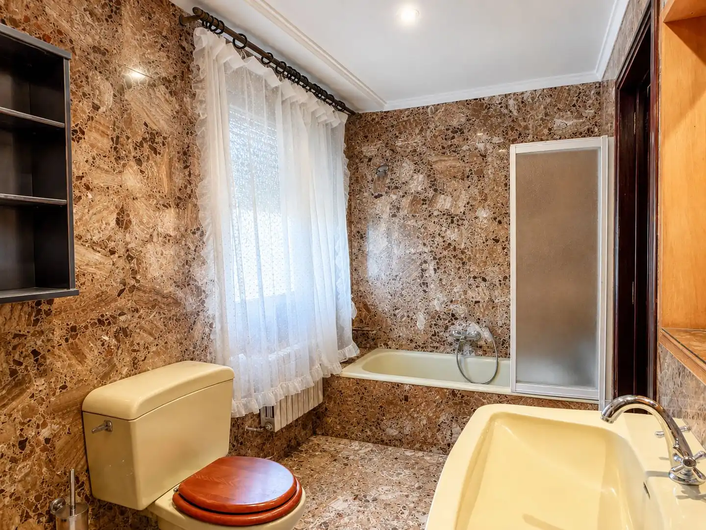 Bathroom of Houses for sale in Llíria  with Heating, Terrace and Swimming Pool