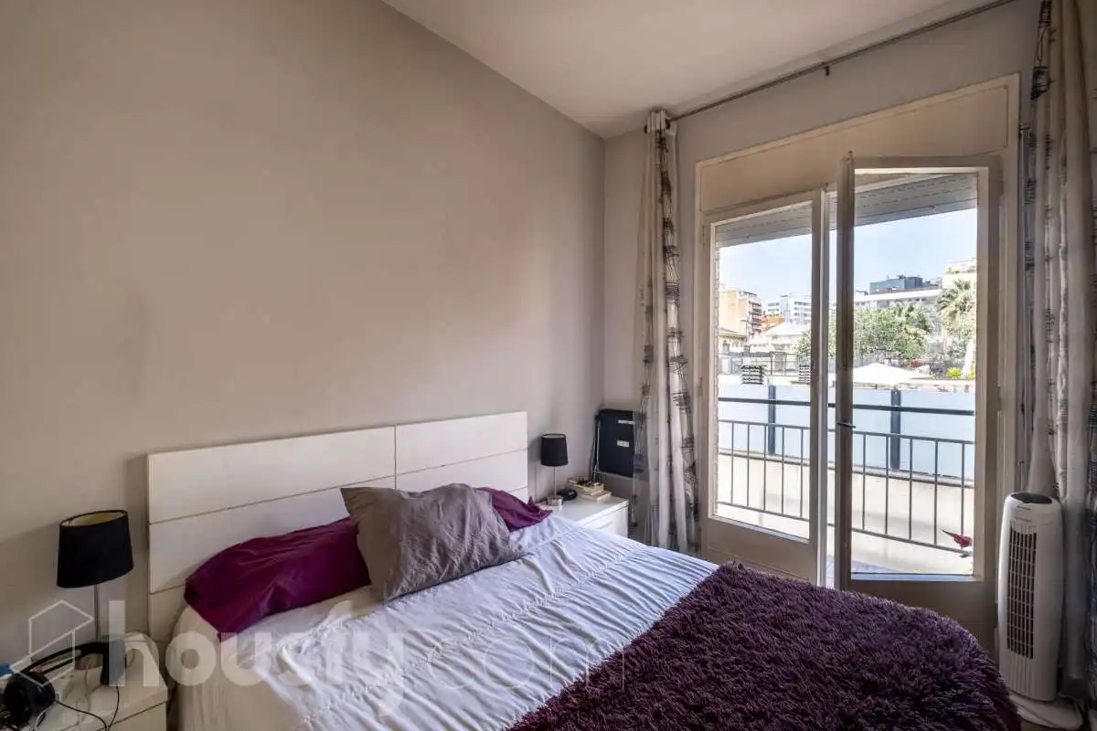 Habitación de Piso en venta en Barcelona con Balcón