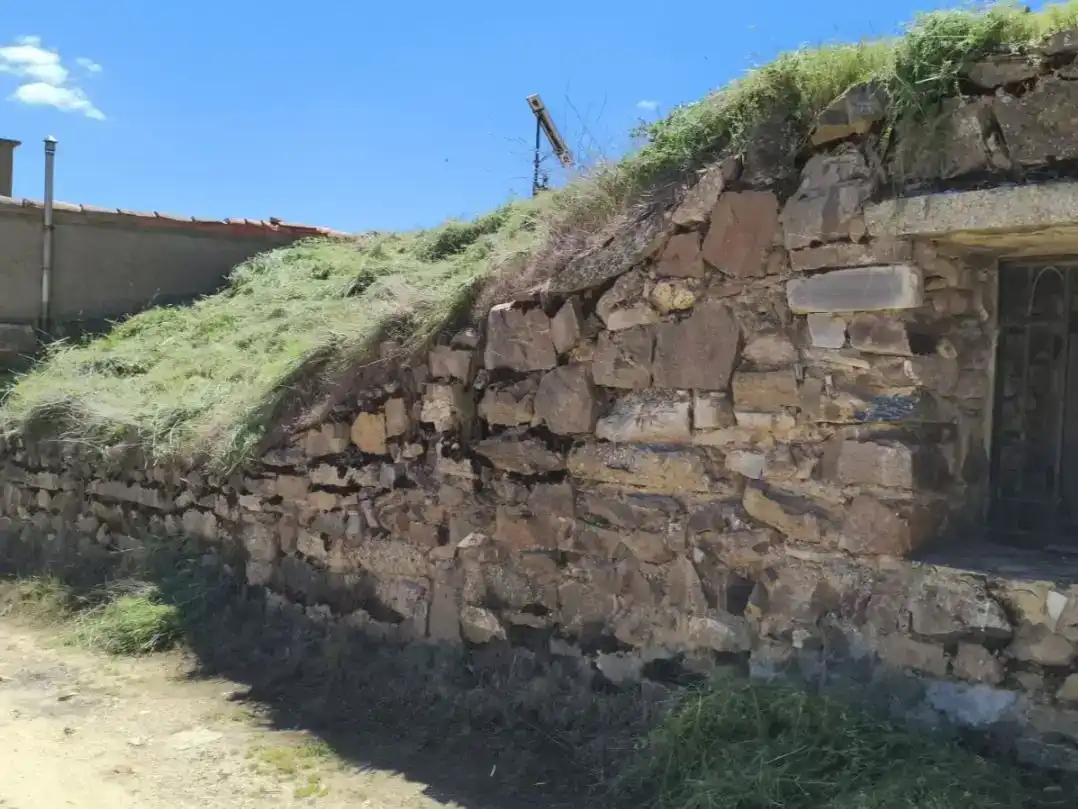 Vista exterior de Pis en venda en Santa Croya de Tera amb Jardí privat, Traster i Piscina