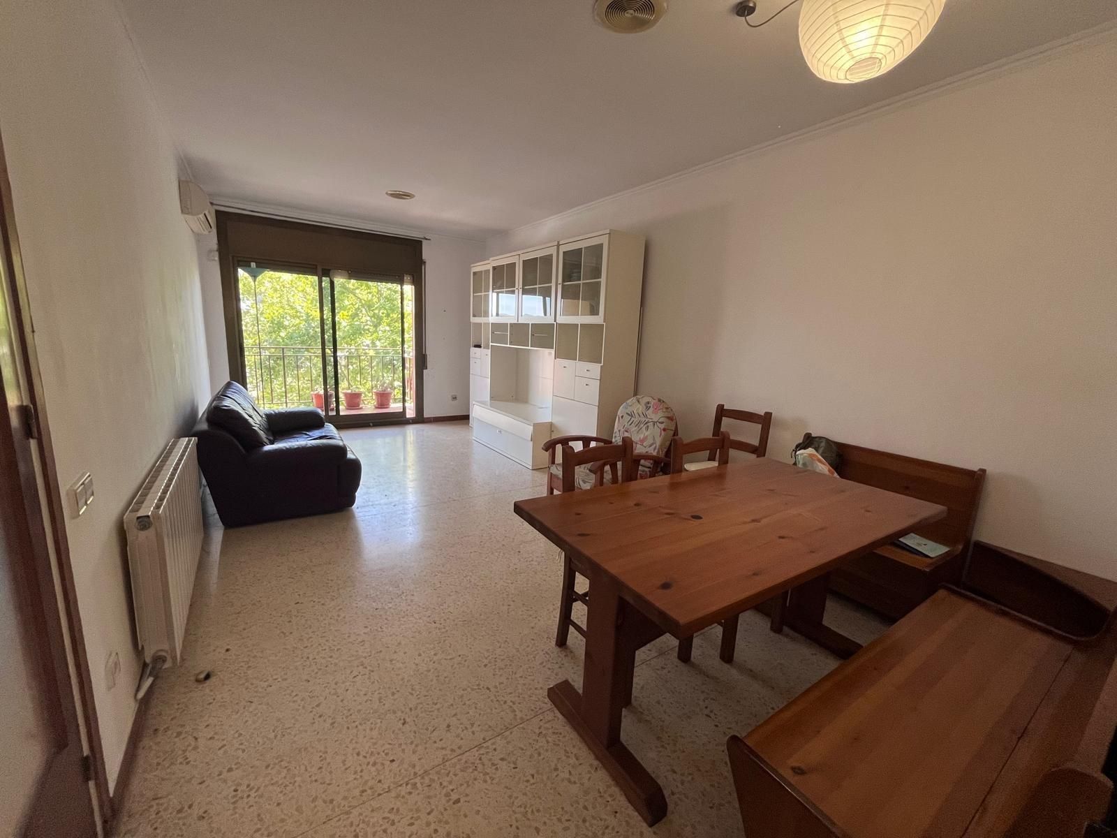 Sala de estar de Piso en venta en Vilanova i la Geltrú con Calefacción y Balcón