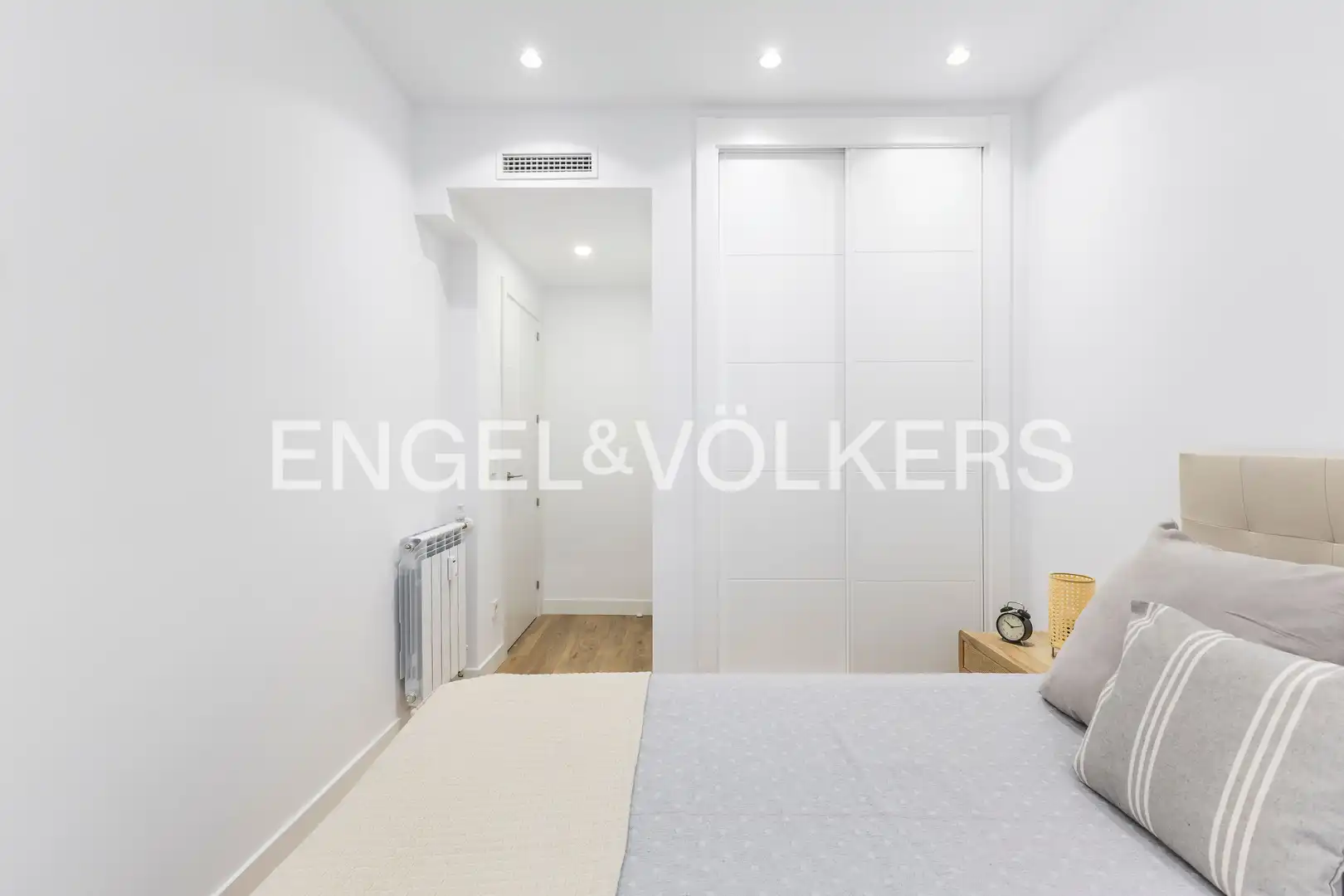Bedroom of Flat for sale in Madrid  with Air Conditioner, Heating and Terrace