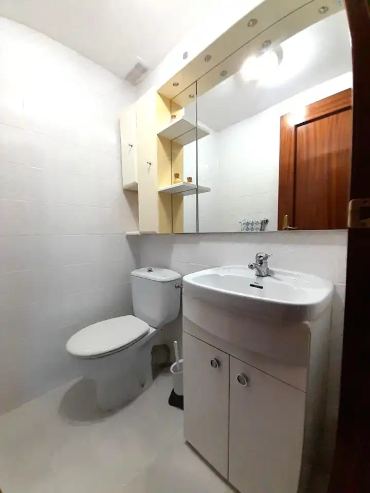 Badezimmer von Wohnung zum Verkauf in Zaragoza mit Heizung, Abstellraum und Balkon