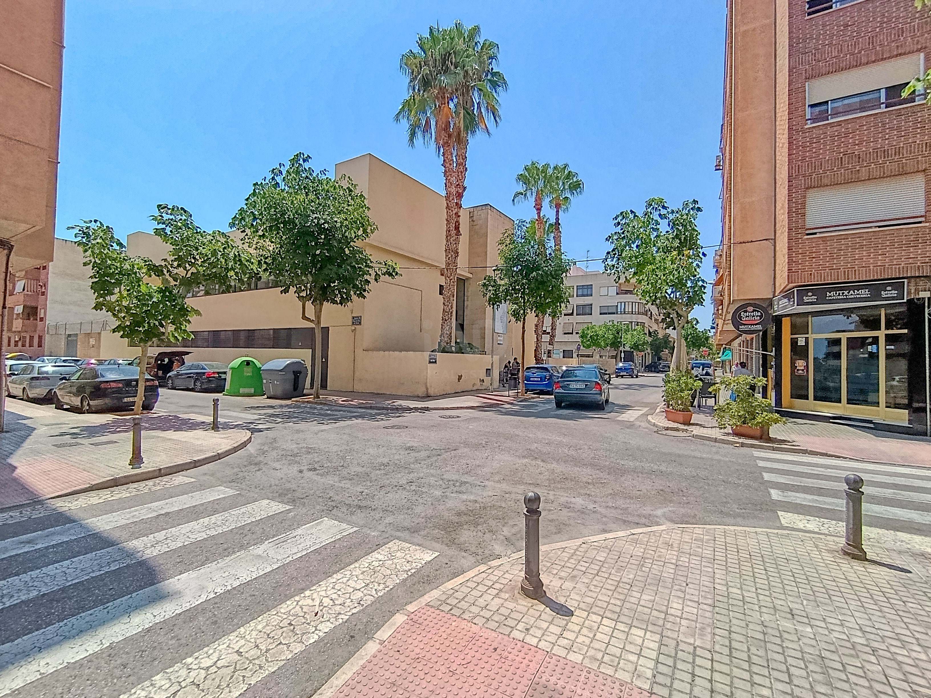 Vista exterior de Local en venta en Mutxamel