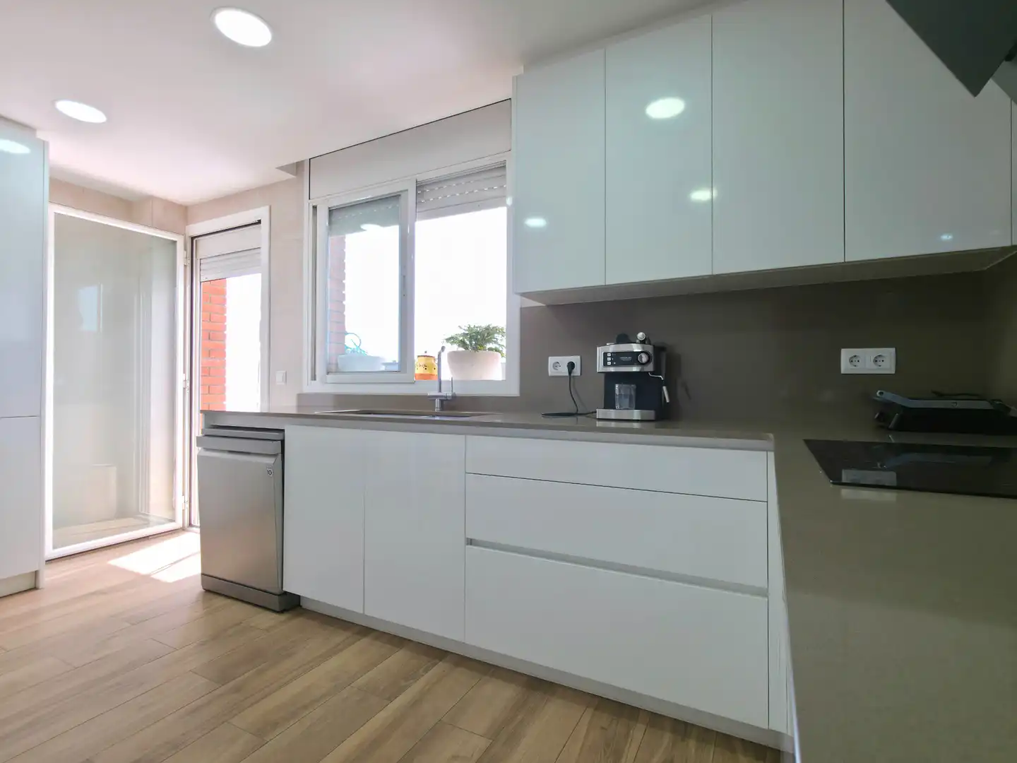 Cocina de Casa o chalet en venta en Sant Vicenç Dels Horts con Aire acondicionado, Calefacción y Jardín privado
