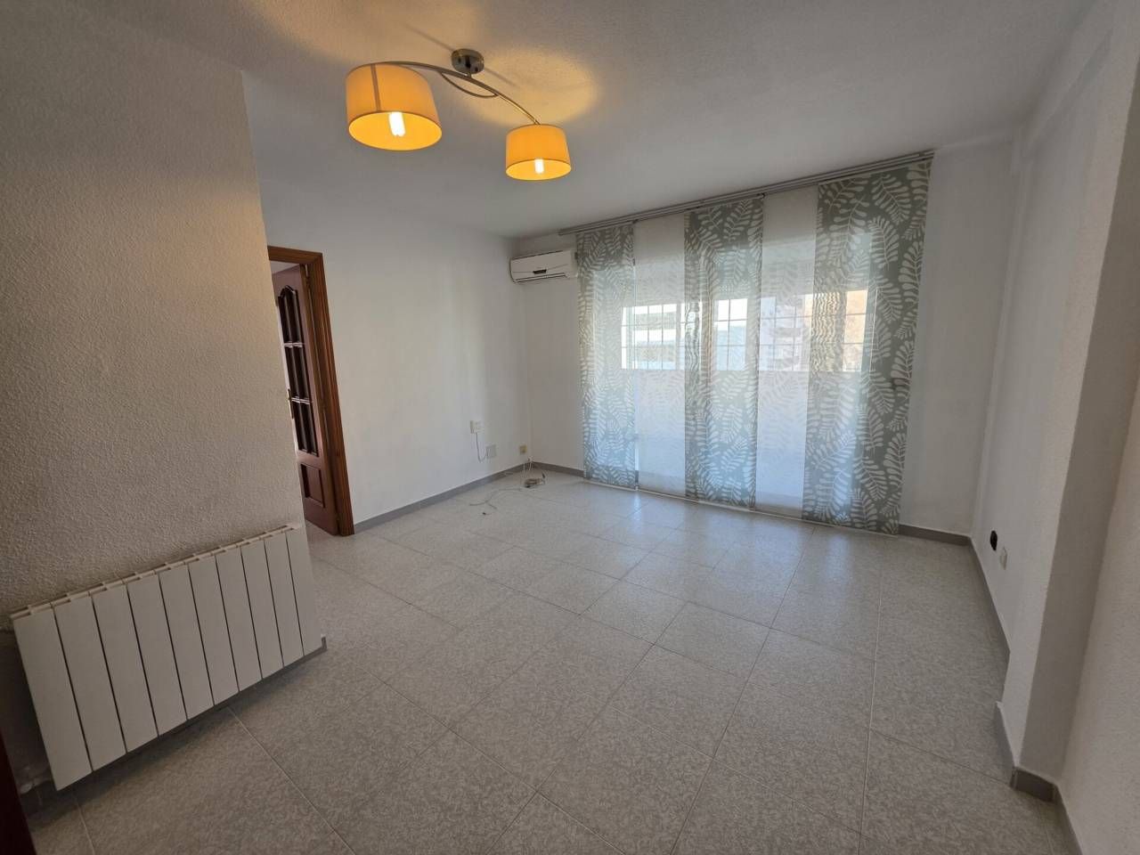 Dormitori de Pis de lloguer en Fuenlabrada amb Aire condicionat, Calefacció i Terrassa