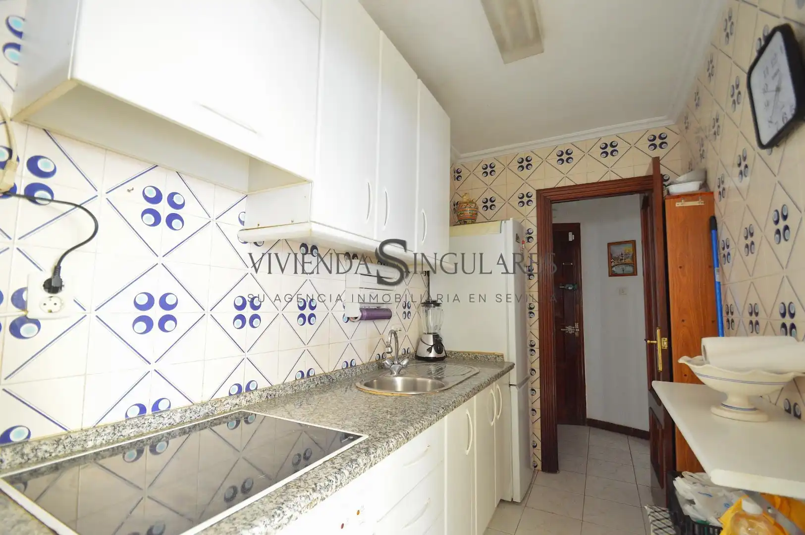 Kitchen of Flat for sale in Sevilla  with Air Conditioner and Storage room