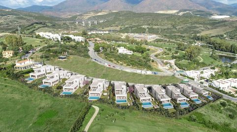 VILLA MODERNA EN PRIMERA LÍNEA DE GOLF EN VENTA EN ESTEPONA GOLF, imatge 3