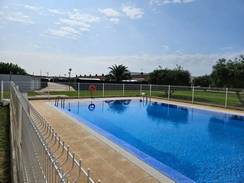 Piscina de Casa adosada en venta en Peralta / Azkoien con Aire acondicionado, Calefacción y Jardín privado
