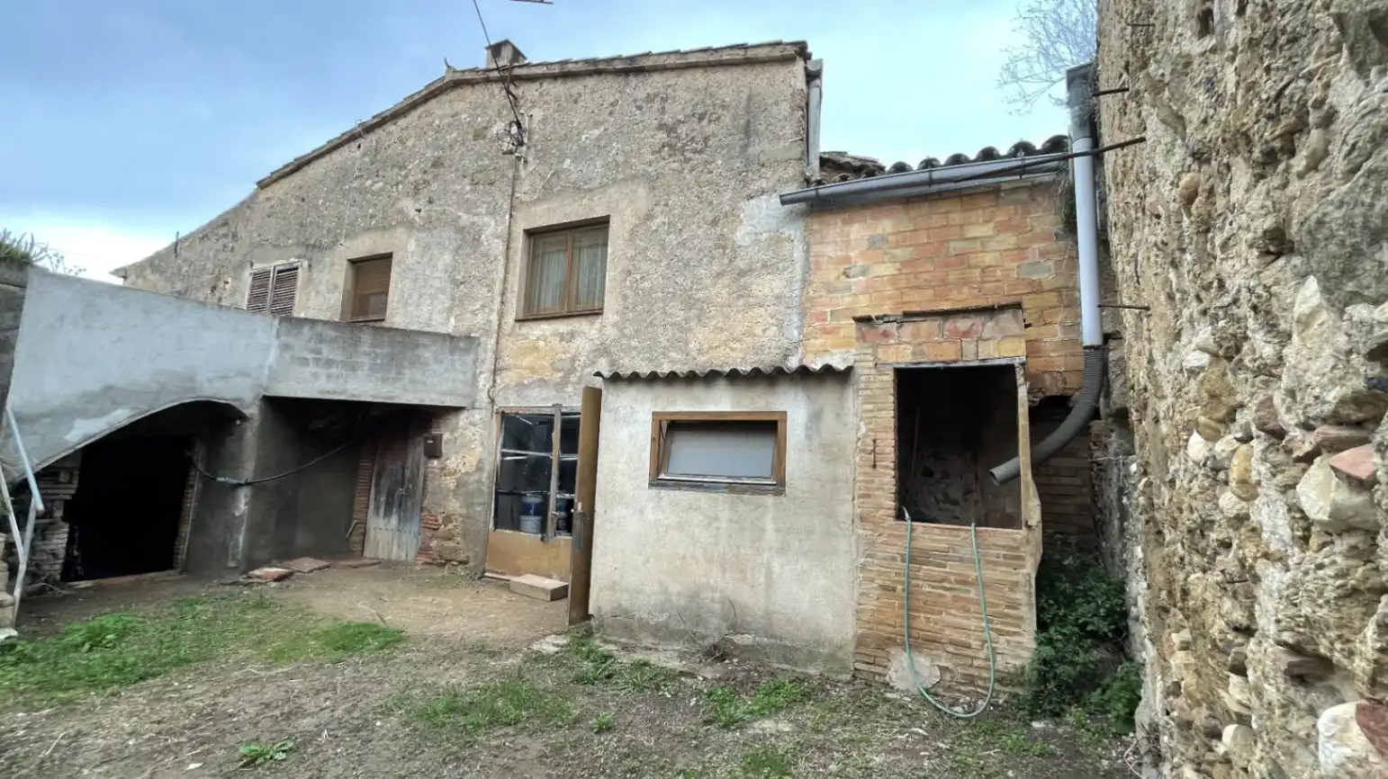 Außenansicht von Country house zum Verkauf in La Tallada d'Empordà mit Klimaanlage, Heizung und Terrasse