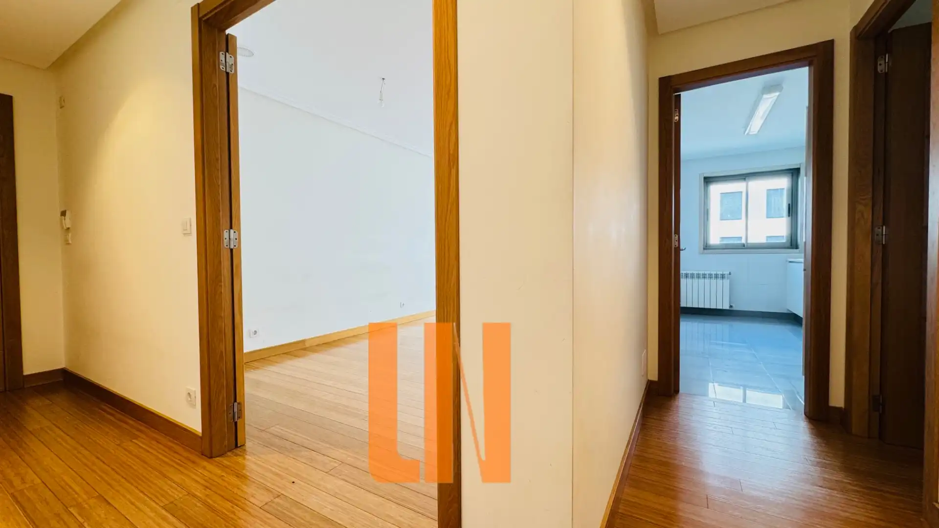 Wohnung zur Miete in A Coruña Capital  mit Heizung, Abstellraum und Ofen