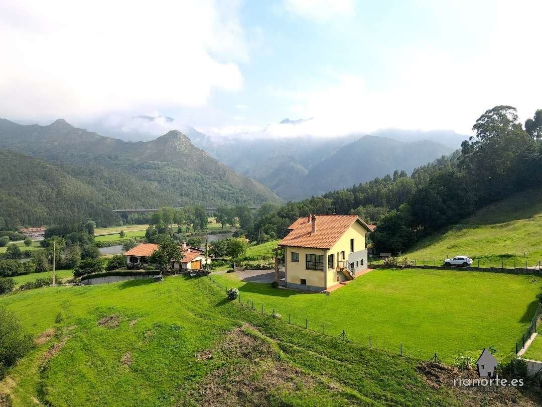 Exterior view of House or chalet for sale in Ribadesella  with Private garden