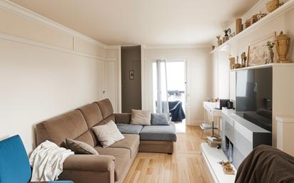 Living room of Flat for sale in Montgat  with Heating, Parquet flooring and Balcony
