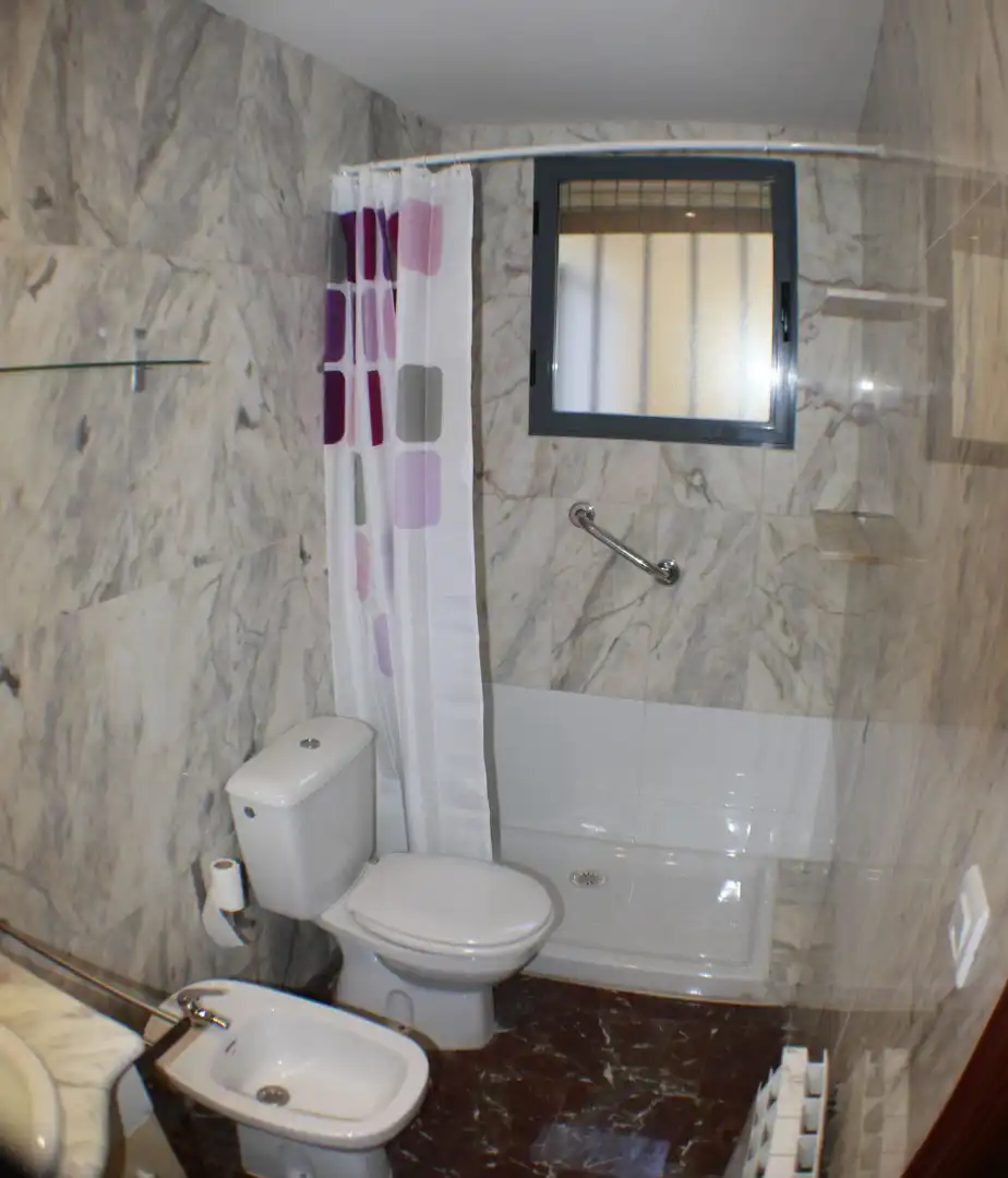 Bathroom of Apartments for rent in Zaragoza  with Heating, Terrace and Furnished
