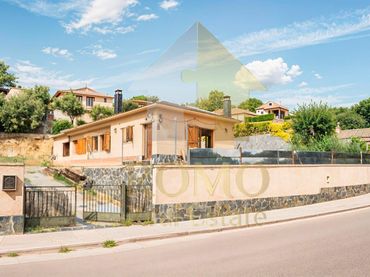 Casa amb jardí en venda a Carrer Pimpinella