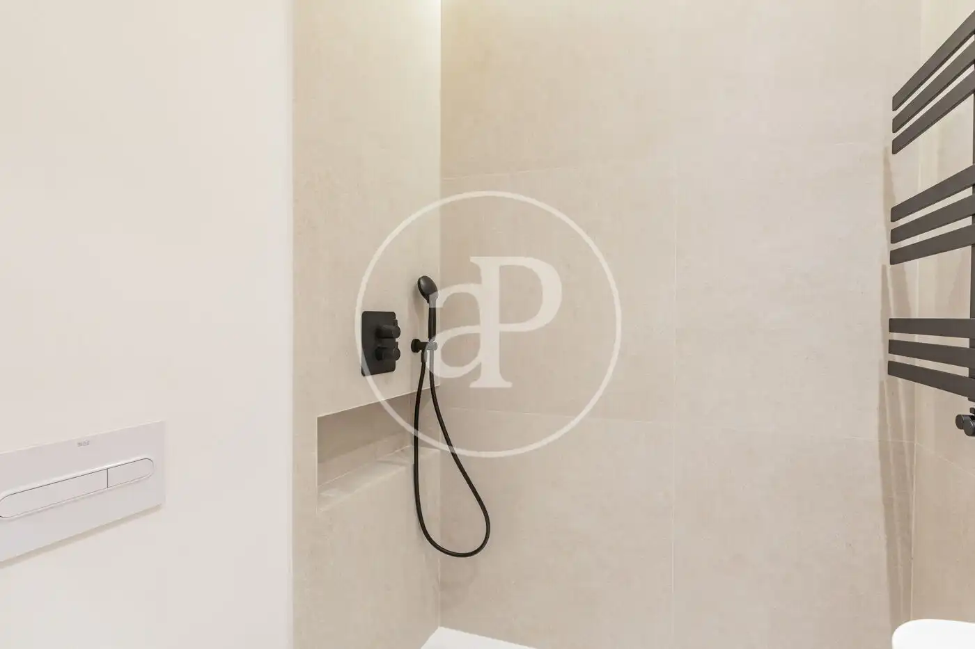 Bany de Pis en venda en Madrid amb Aire condicionat i Calefacció
