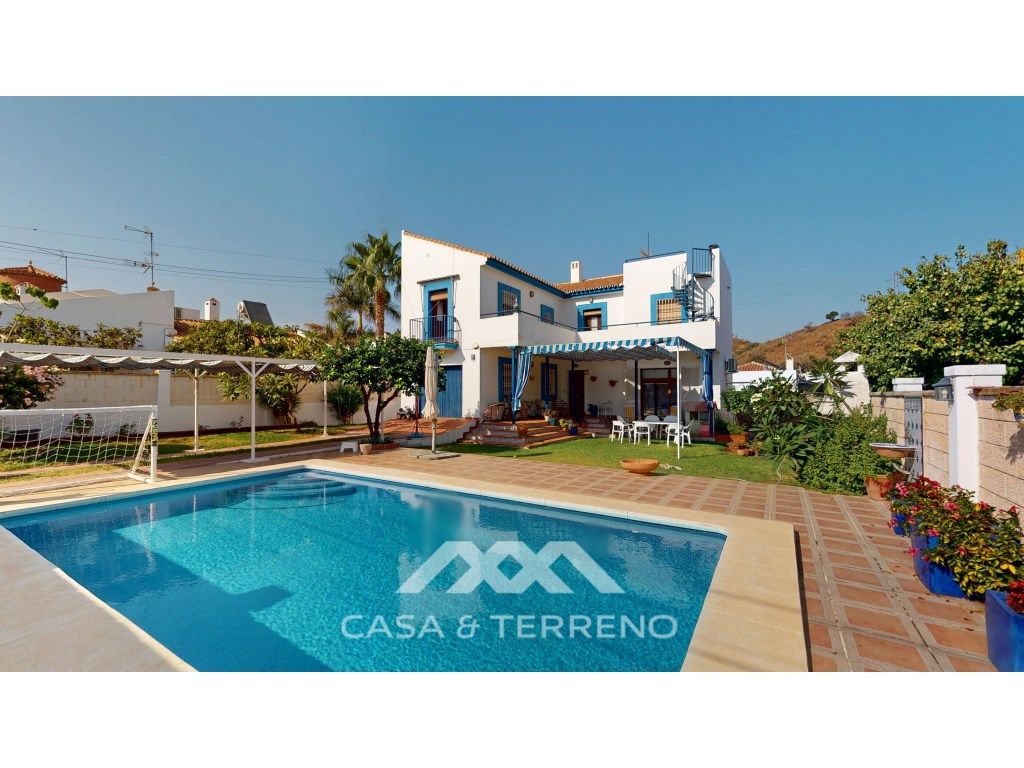 Exterior view of House or chalet for sale in Vélez-Málaga  with Air Conditioner, Private garden and Terrace