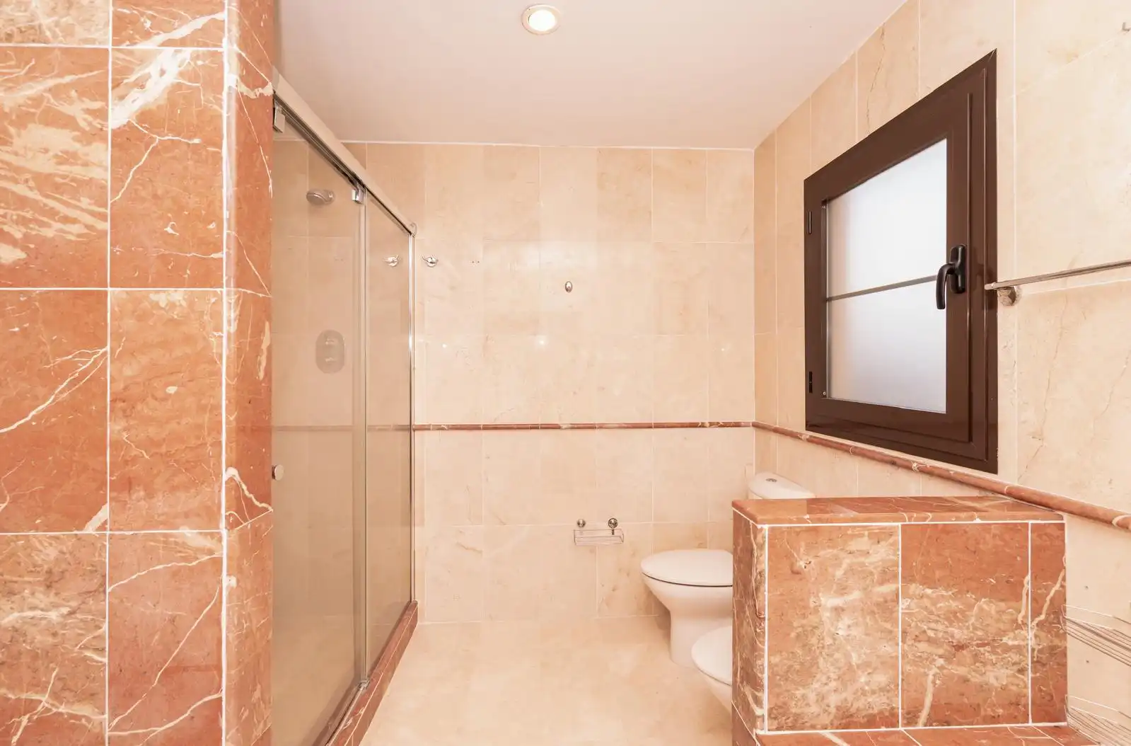 Baño de Piso en venta en Estepona con Aire acondicionado, Terraza y Trastero